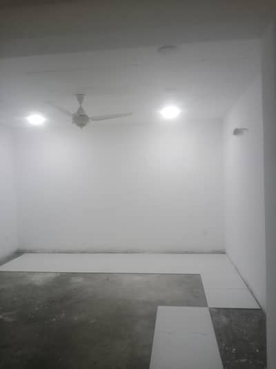 ڈیفنس مین بلیوارڈ گراؤنڈ 2 ہال کرائے پر اور والٹن روڈ 6 مرلہ گراؤنڈ
