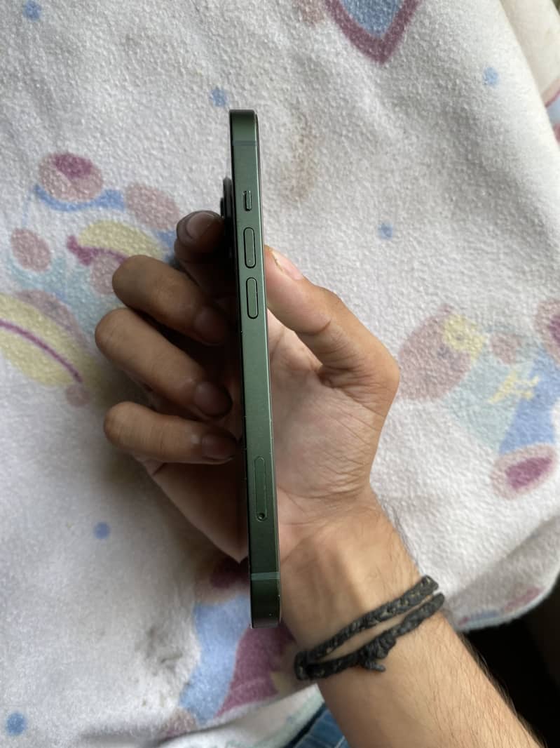 Apple iPhone 13 0