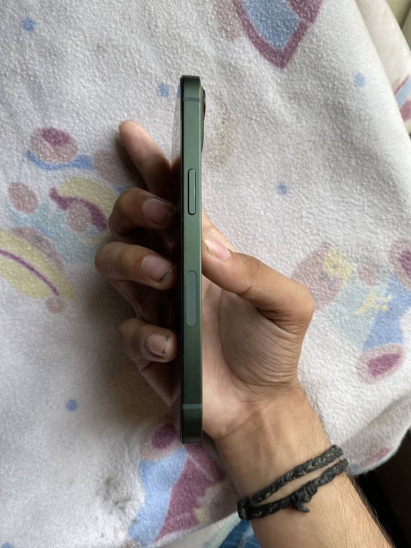 Apple iPhone 13 3