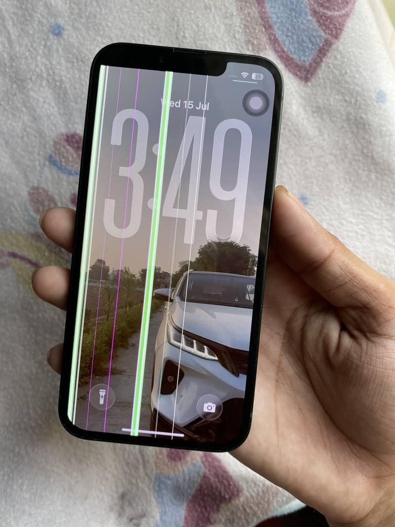 Apple iPhone 13 4