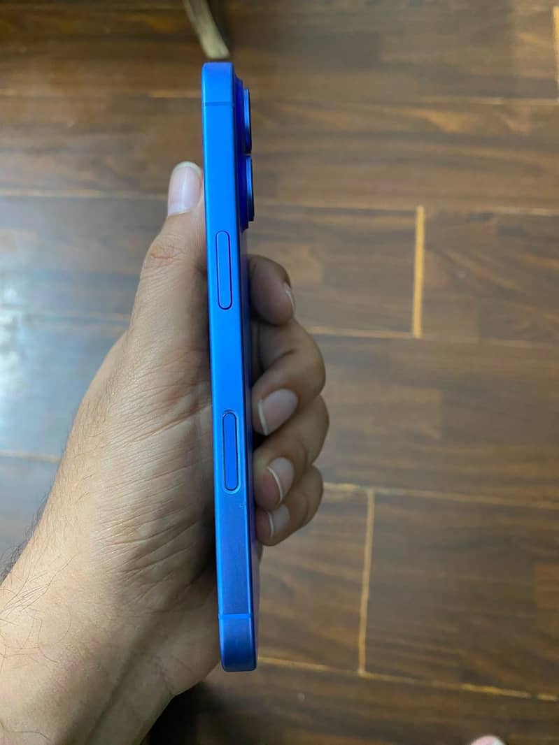 Apple iPhone 16 2