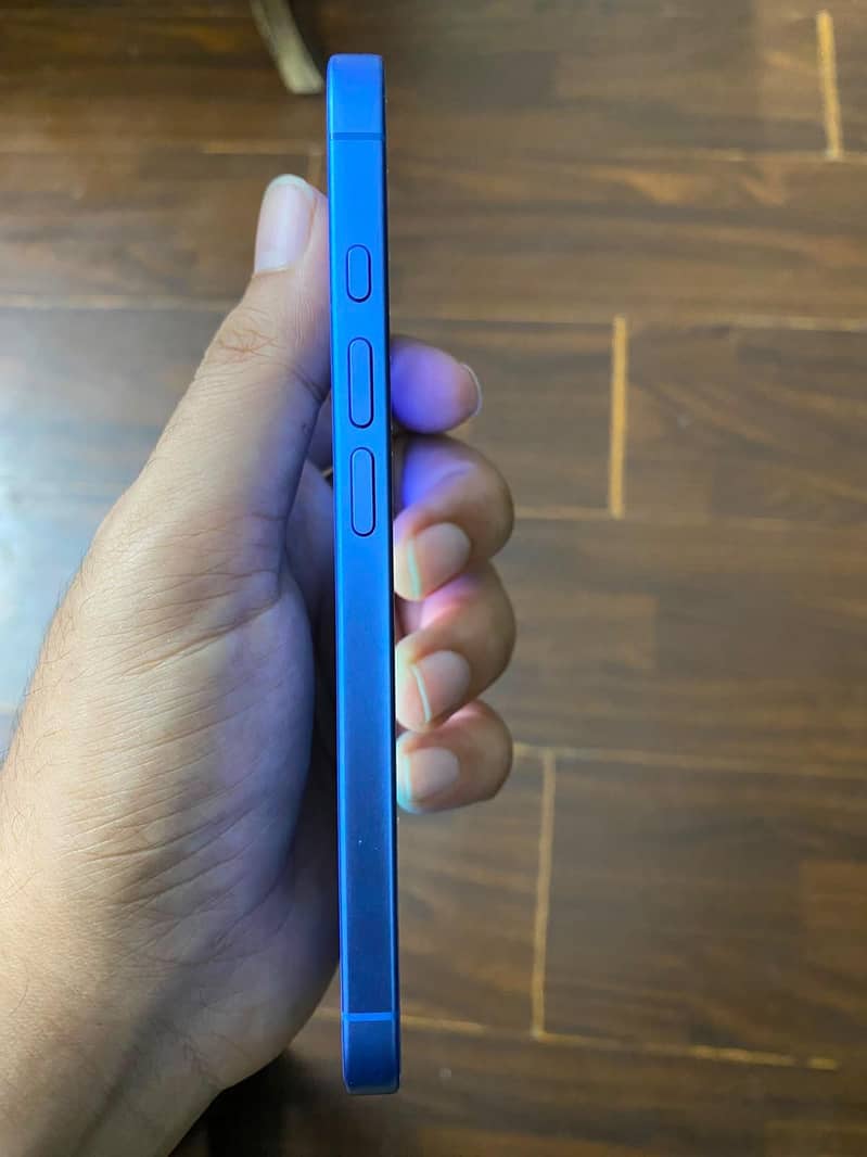 Apple iPhone 16 3
