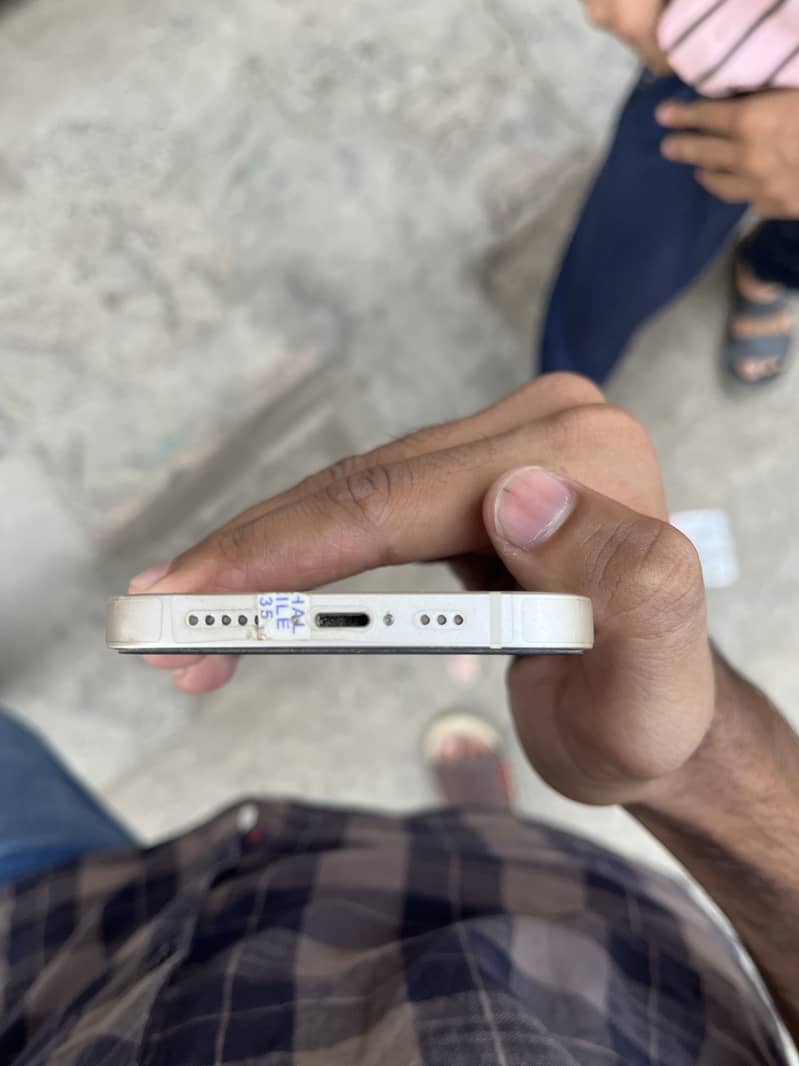 Apple iPhone 13 1