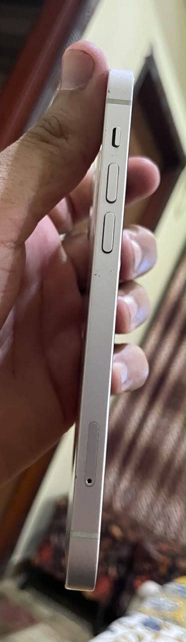 Apple iPhone 12 4