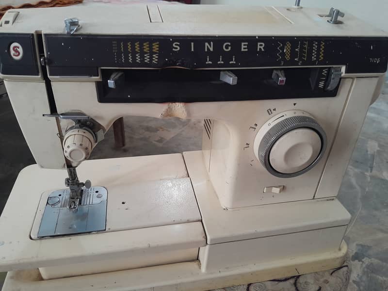 Singer sewing machine 4