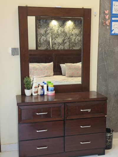 Bedset, 2 side tables, Dresser