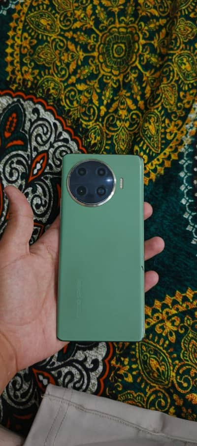Tecno spark 20 pro plus