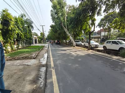 Plot For Sale 100 Feet Road Johar Town phase 1
