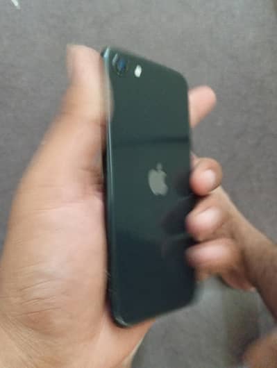 Apple iPhone SE