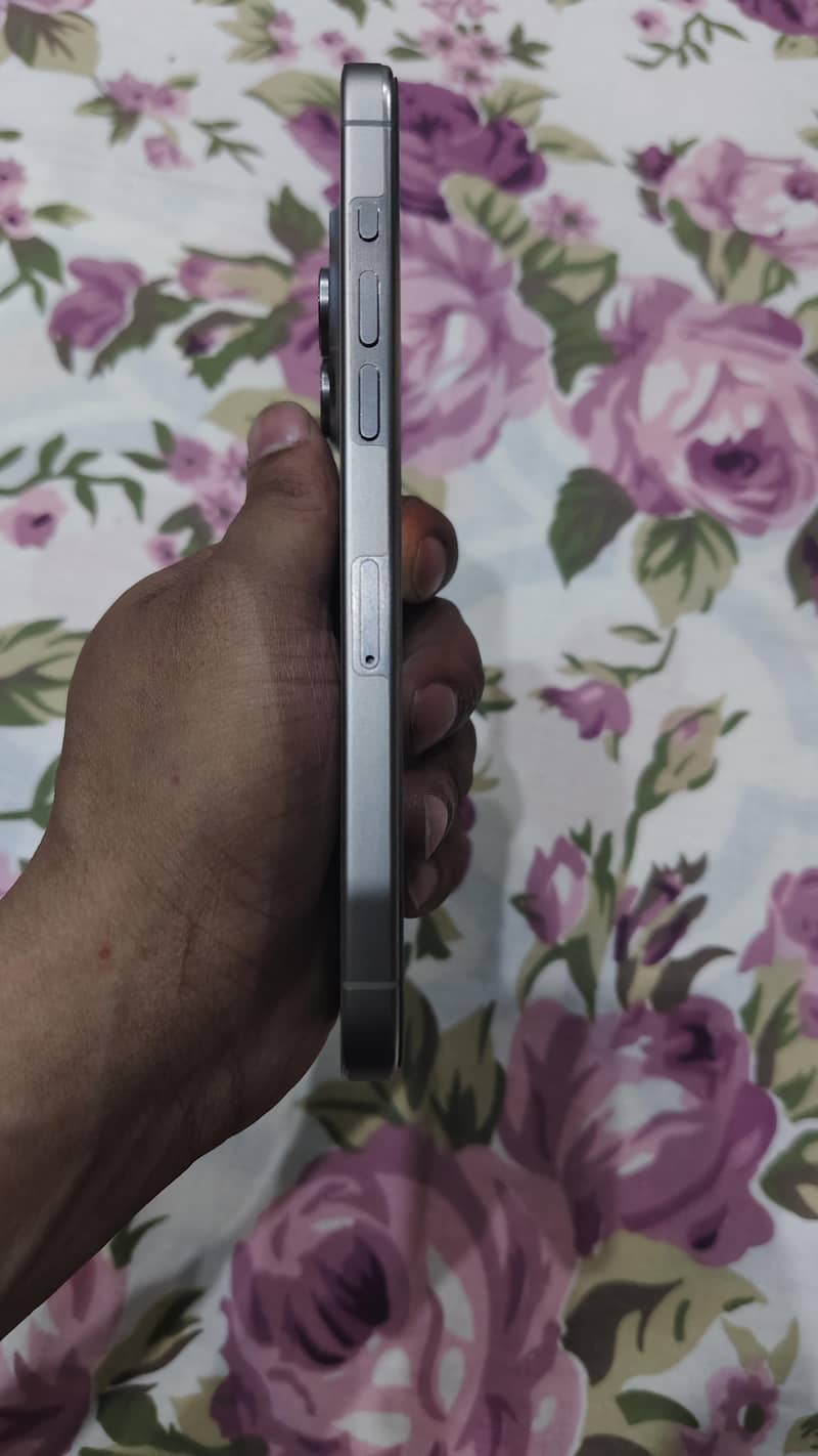 Apple iPhone 15 Pro Max 2