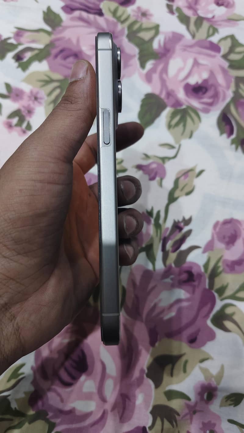Apple iPhone 15 Pro Max 6