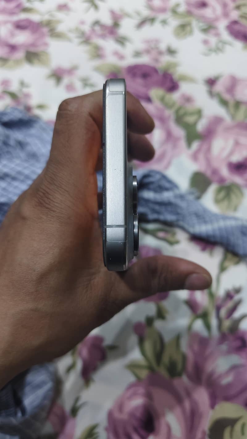 Apple iPhone 15 Pro Max 8