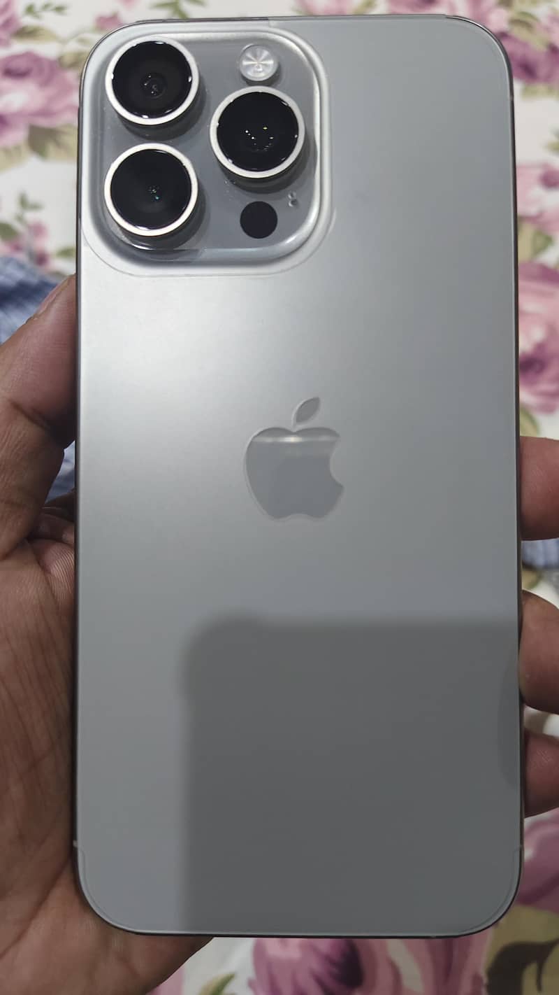 Apple iPhone 15 Pro Max 9