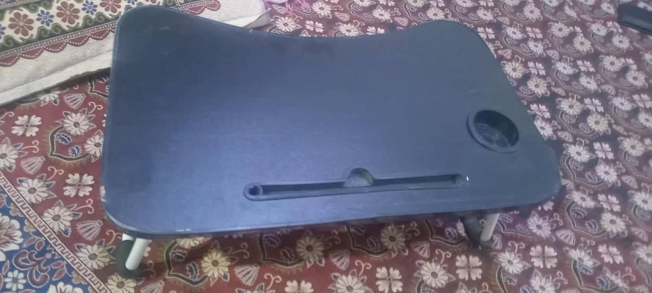 Bed table for laptop 0