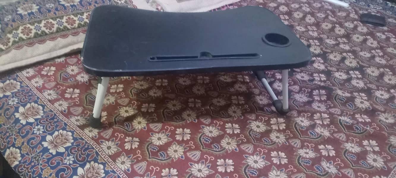 Bed table for laptop 1