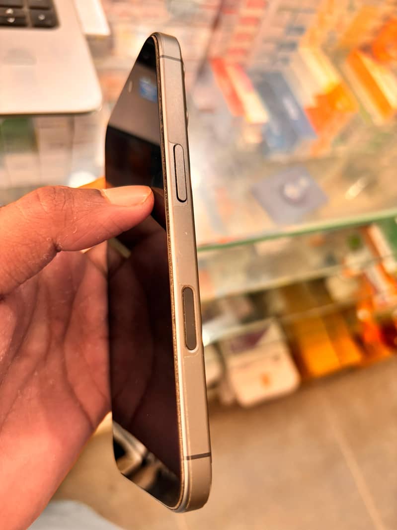 Apple iPhone 17 4