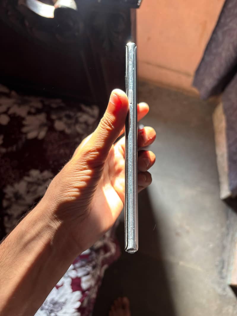 Samsung Mobile Note 9 1