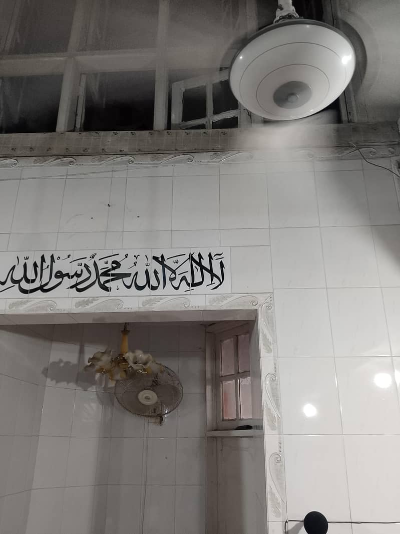 تقوی مسجد کے چلتے ہوئے پنکھے ہیں بدل کر انورٹر پنکھے لگ ہیں 1