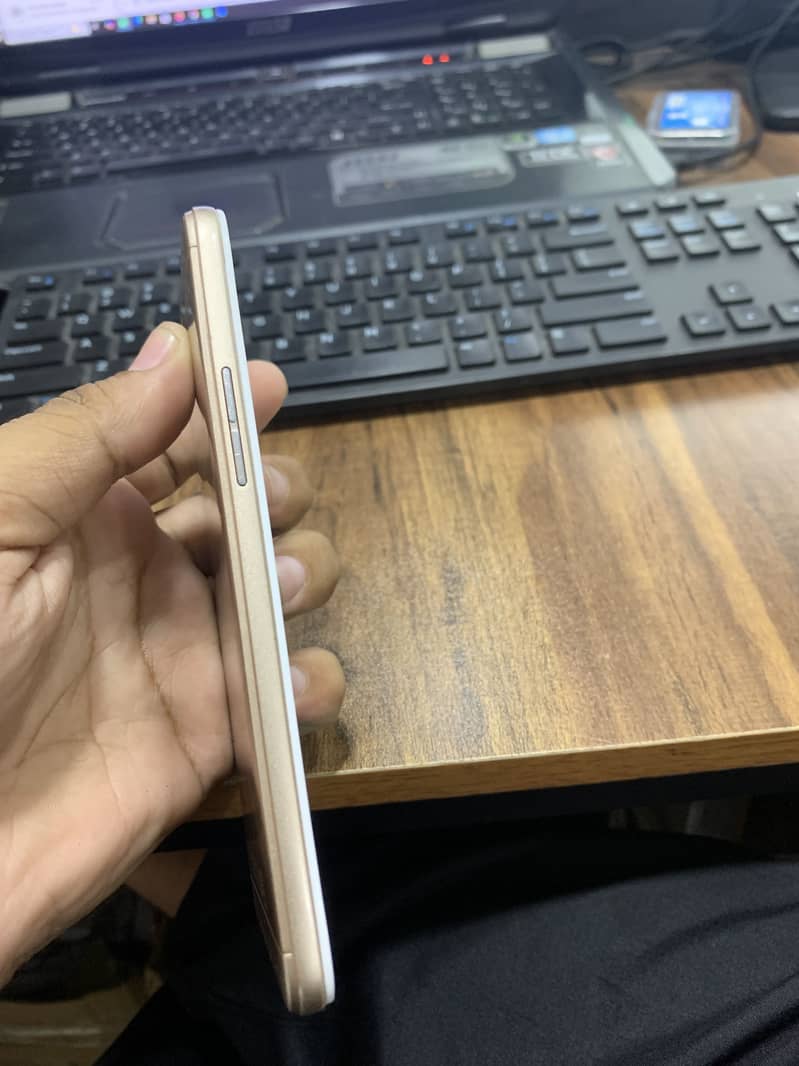 OPPO A57 0