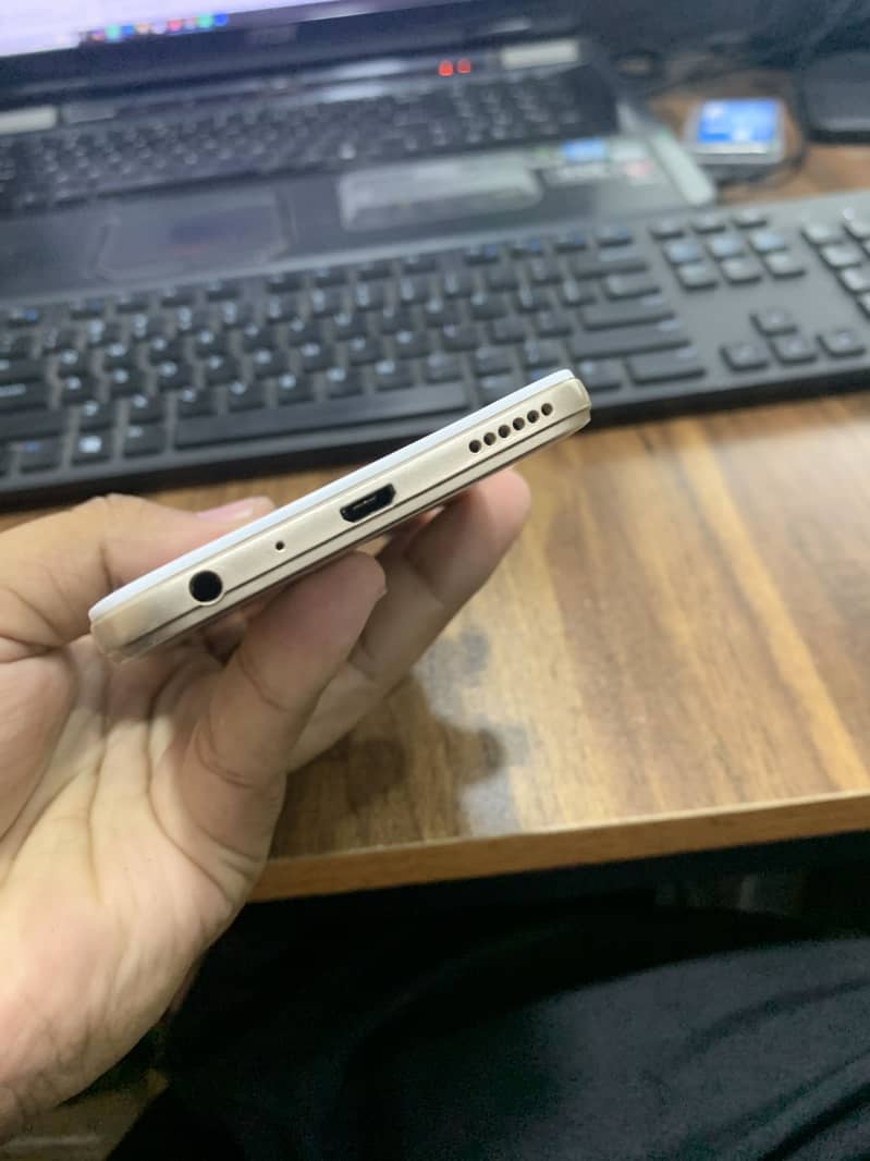 OPPO A57 5