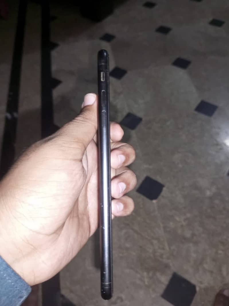 Apple iPhone 7 Plus 1