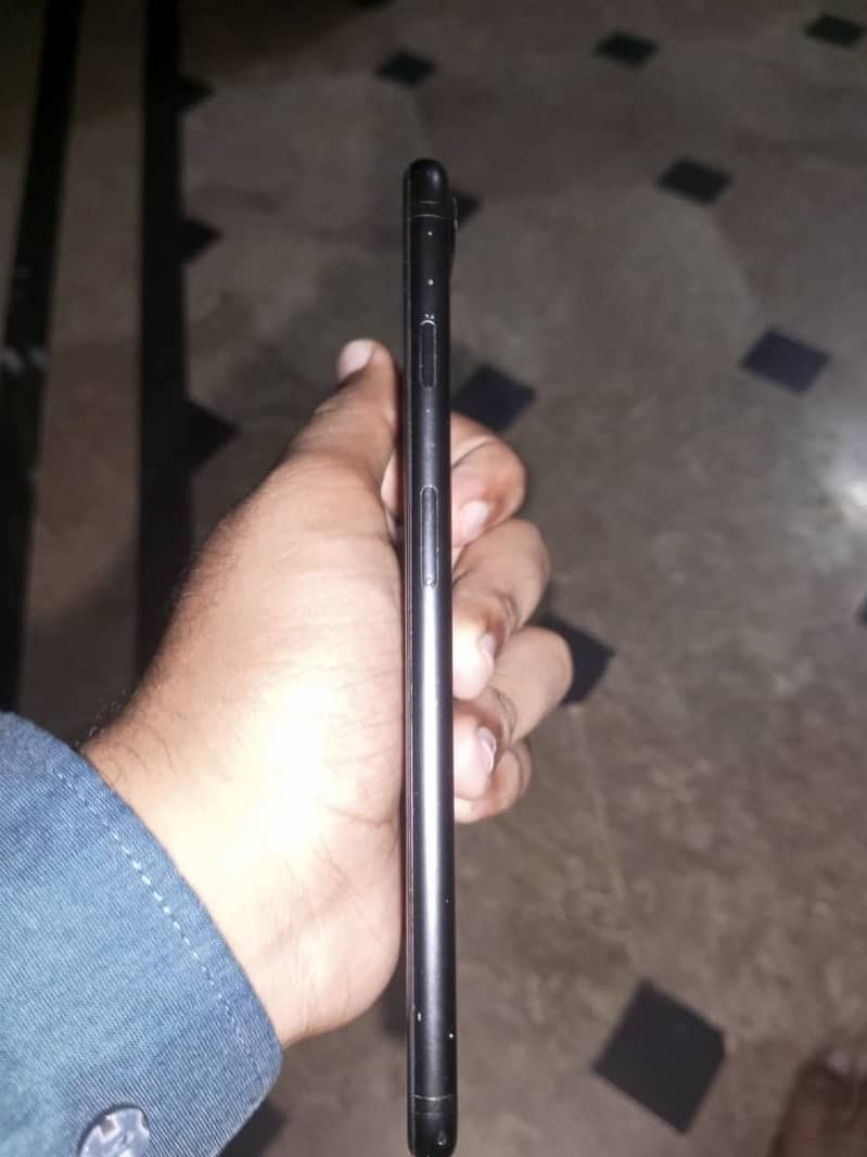 Apple iPhone 7 Plus 6