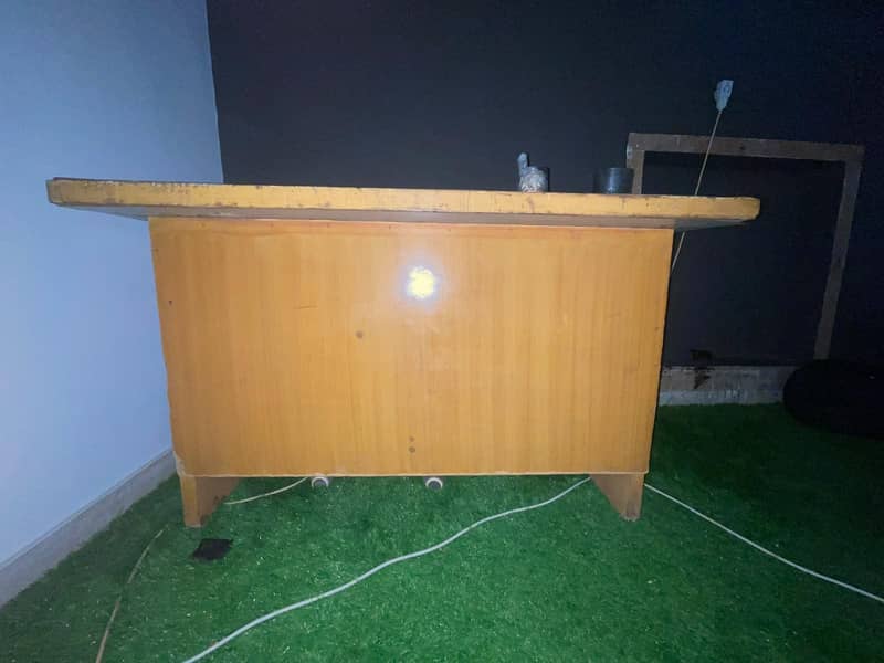 OFFICE TABLE 0