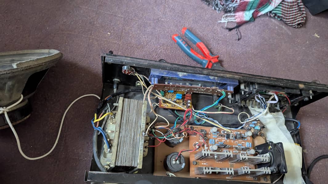 D1047 amplifier 0