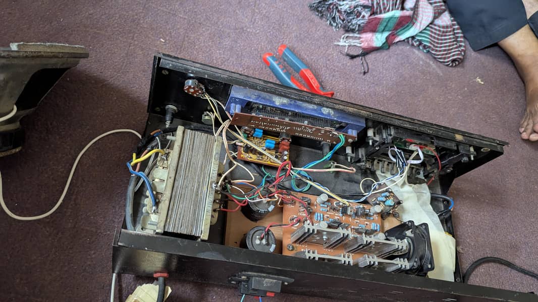 D1047 amplifier 1