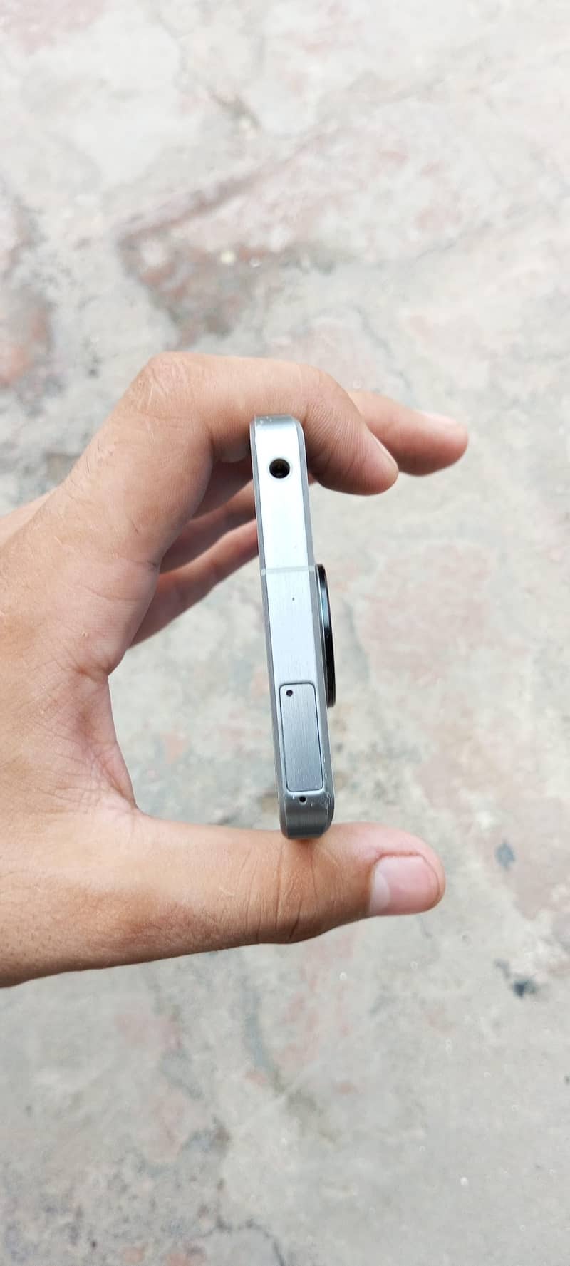 Sharp Aquos Sense7 3