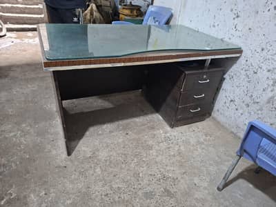 Office table with Mirror