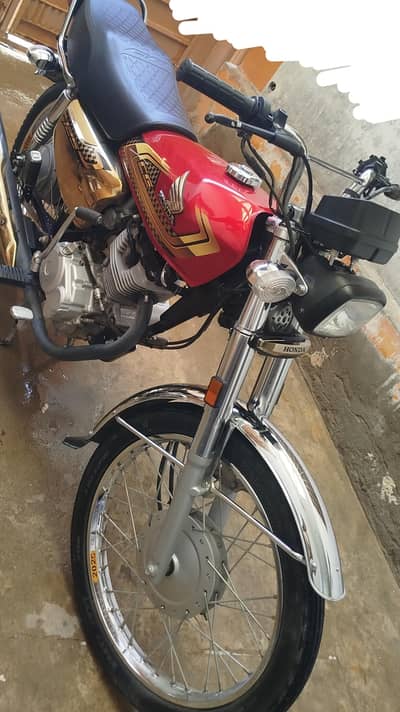 Honda 125 self star 25 model gold red colour for sale