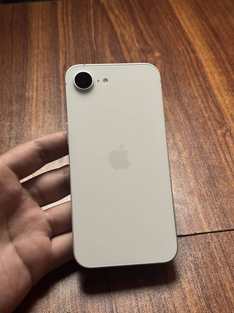 Apple iPhone 17e 5