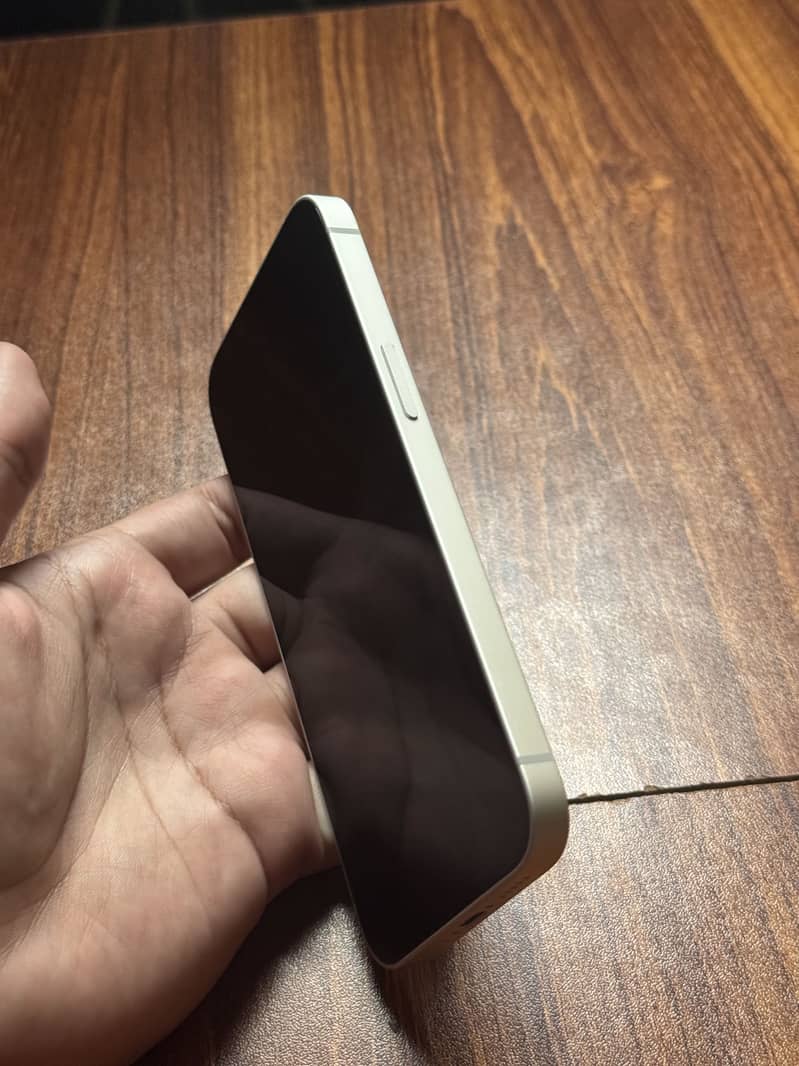 Apple iPhone 17e 7