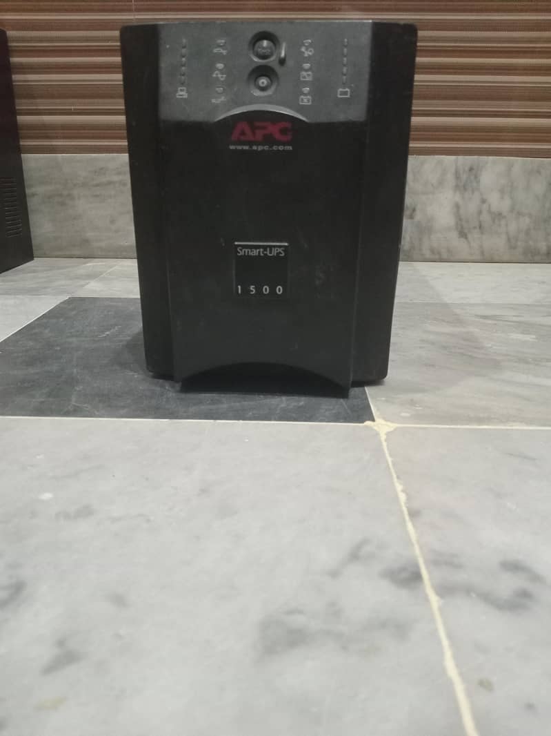 APC ups 4