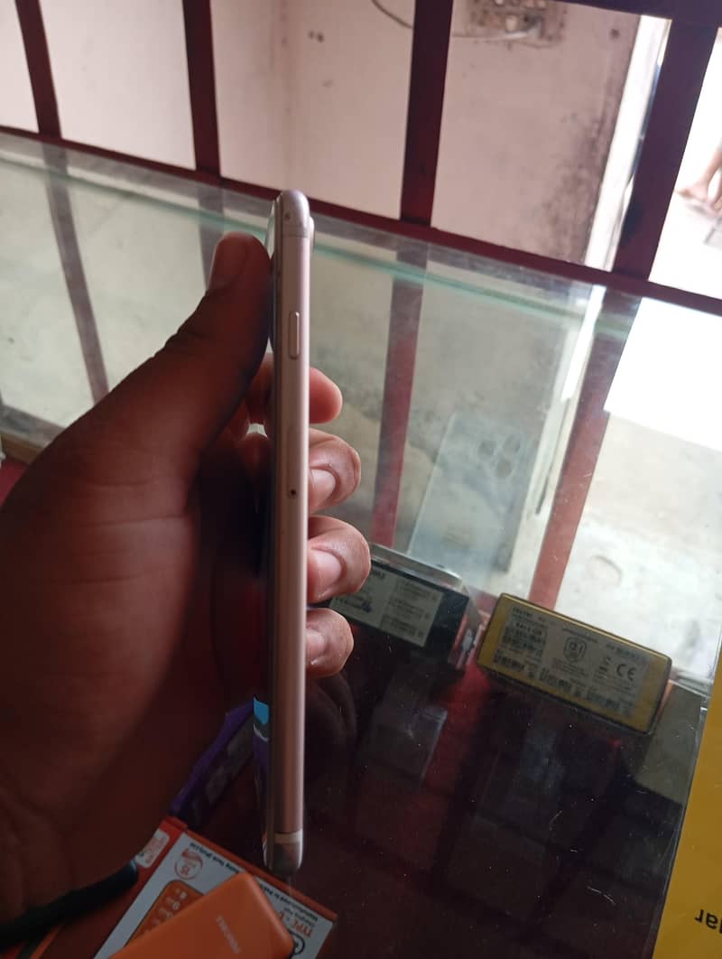 Apple iPhone 7 Plus 4