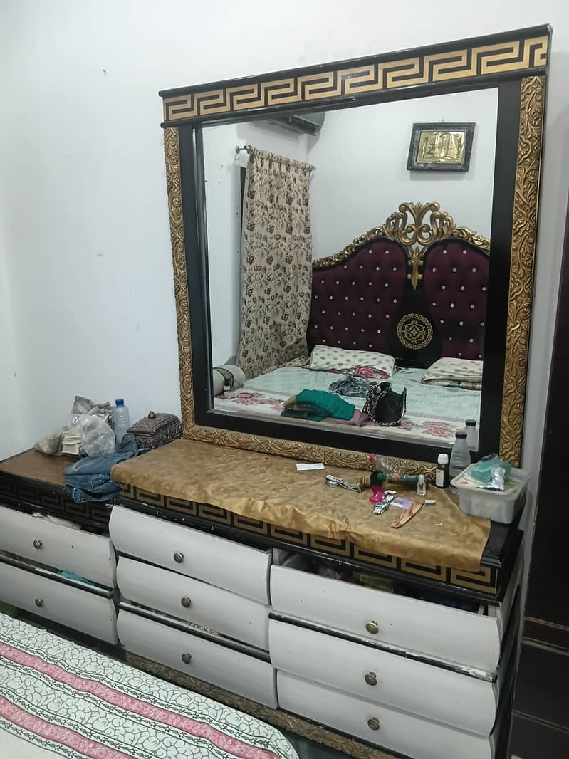 Bed wih side table and dressing table 1