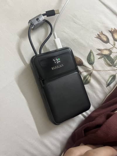 Kuulaa 20000 mah powerbank with bulit in type c and lightning cable