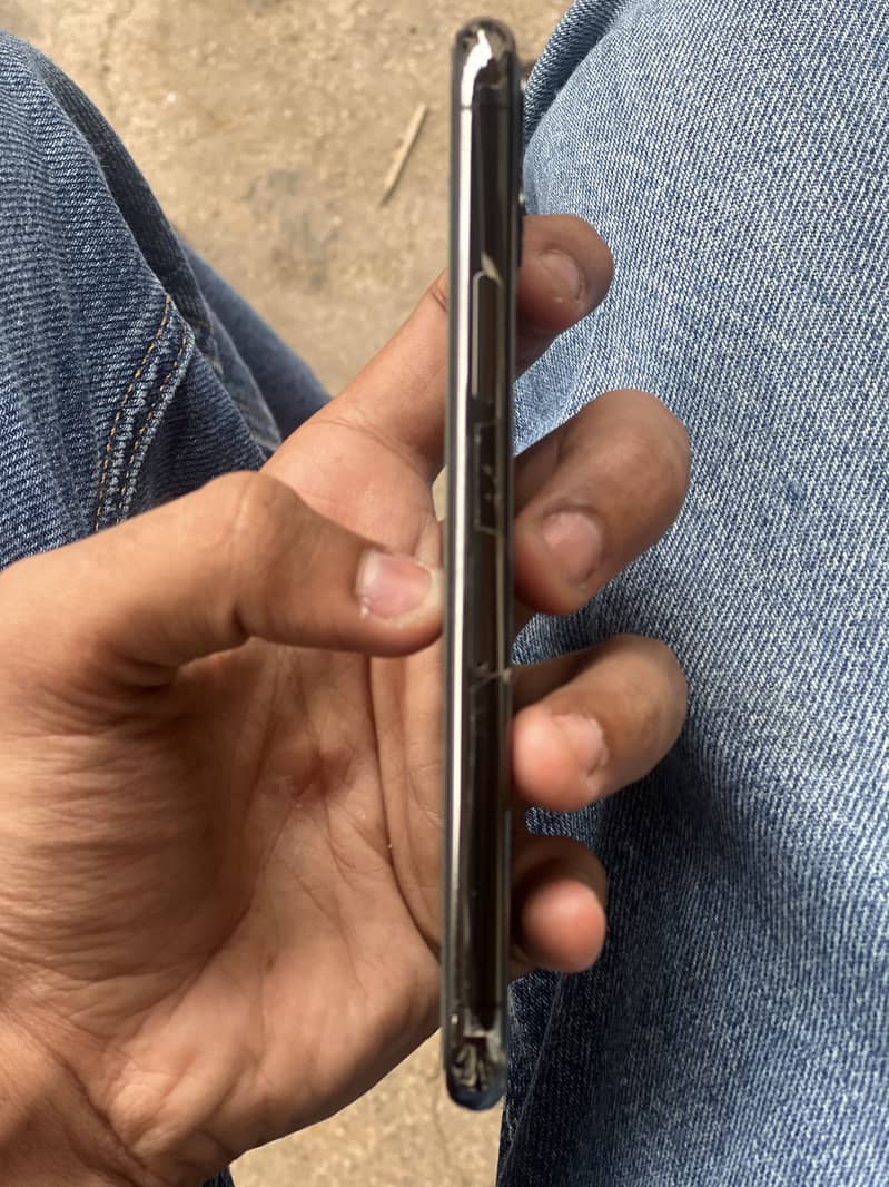 Apple iPhone 11 Pro 2