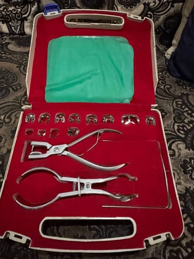 Dental equipments and instruments kit