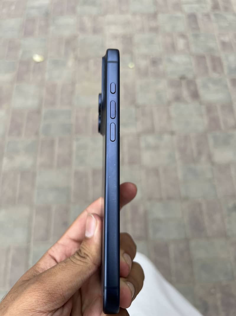 iPhone 17 Pro Max 4