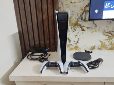 ps5 fat digital edition 825 gb with 2 controllers and all wires