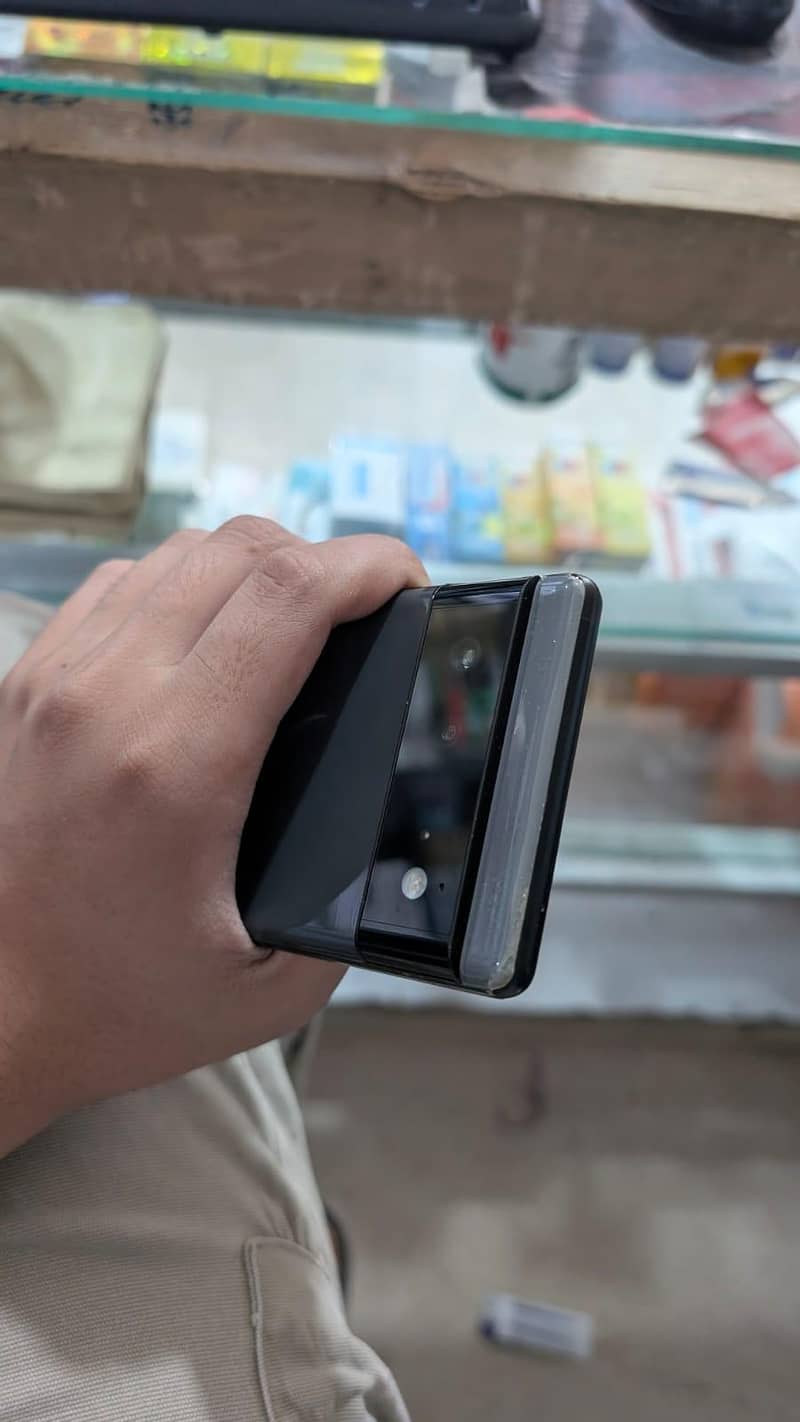 Google Pixel 6 4
