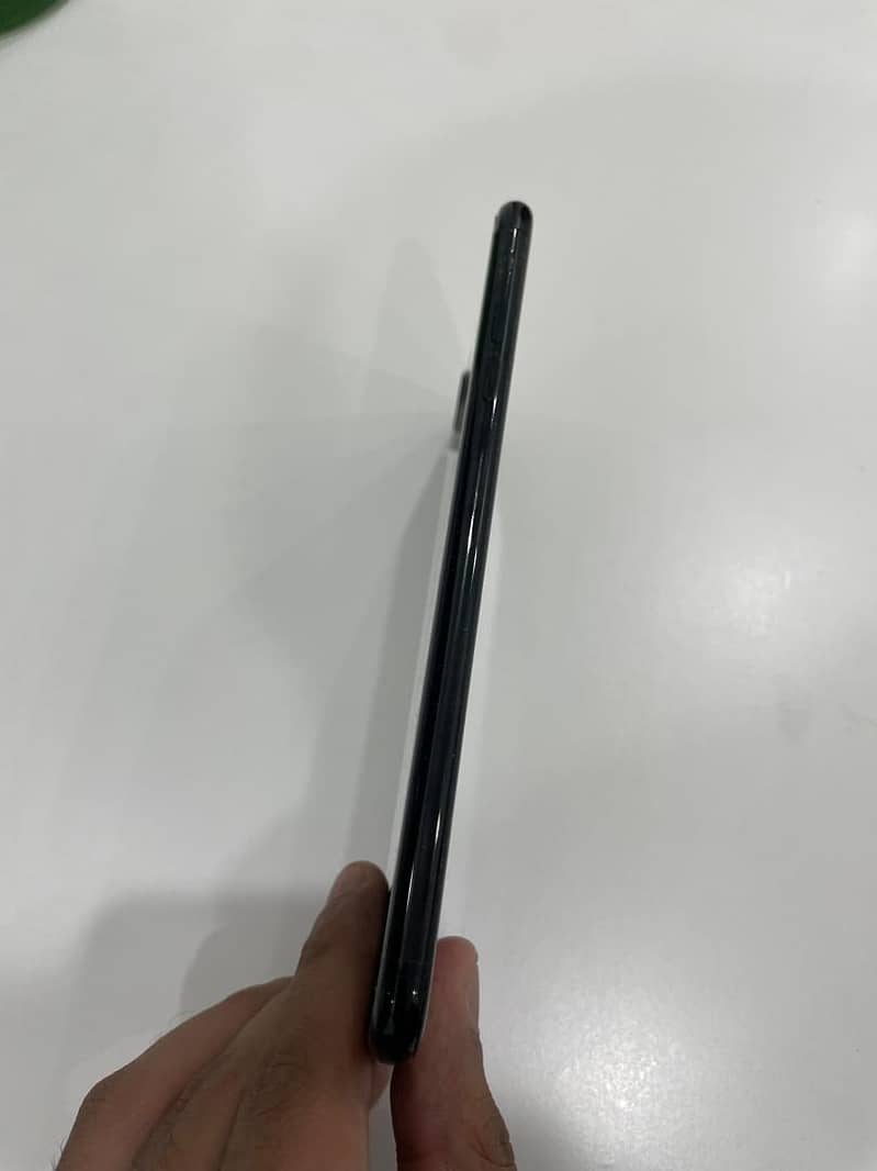 Apple iPhone 7 Plus 5
