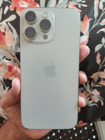 Apple iPhone 15 Pro Max 100% bettery health