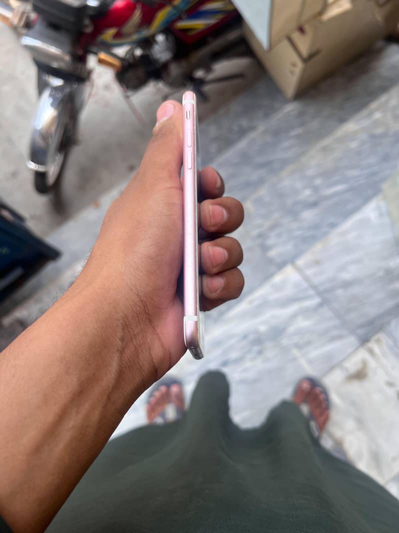 Apple iPhone 7 1
