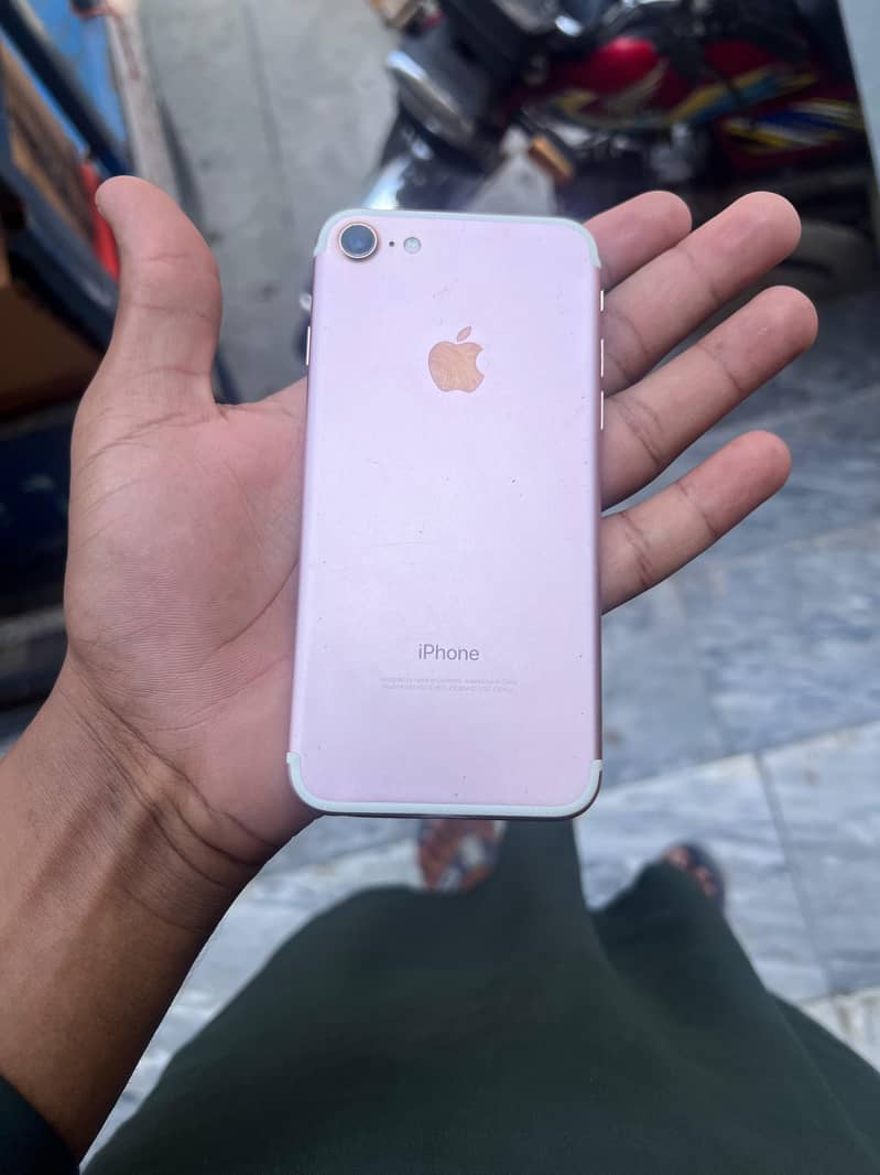 Apple iPhone 7 2