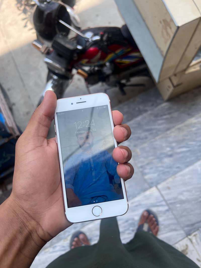 Apple iPhone 7 3