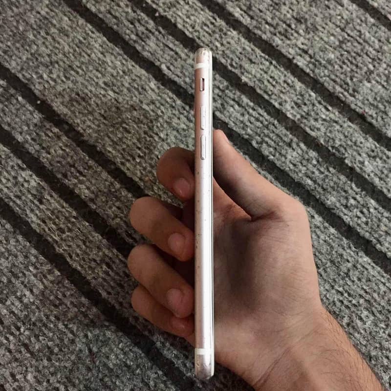 Apple iPhone 7 1