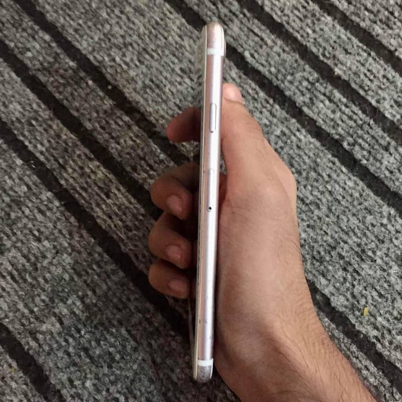 Apple iPhone 7 2